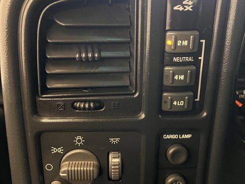 Used 2002 Chevrolet Silverado 2500 LS w/ Electrical Convenience Pkg image 12