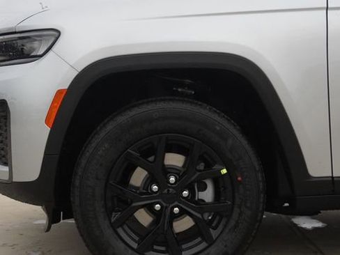 New 2026 Jeep Grand Cherokee Altitude RWD image 5