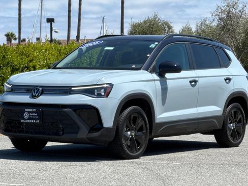 Certified 2026 Volkswagen Taos SE FWD image 8