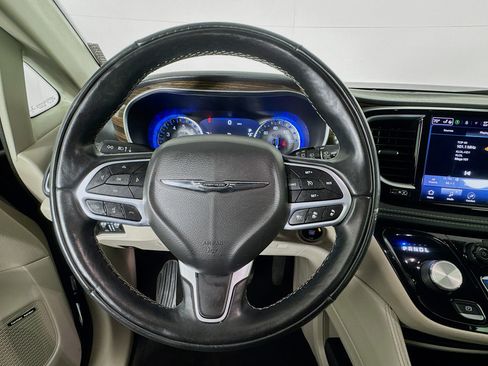 Used 2022 Chrysler Pacifica Limited image 11