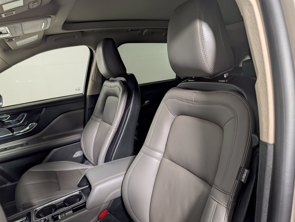 Used 2025 Lincoln Corsair Reserve AWD/4WD image 24