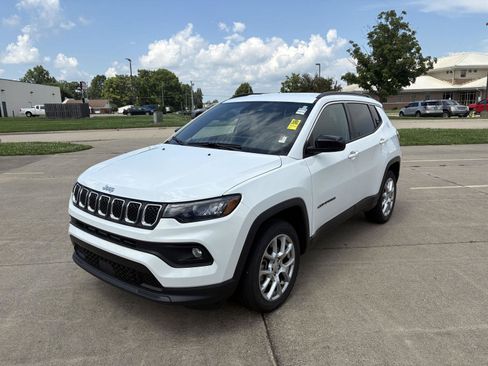 Used 2023 Jeep Compass Latitude AWD/4WD image 20