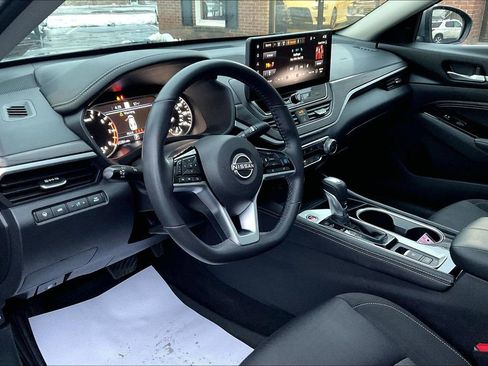 Used 2023 Nissan Altima 2.5 SV w/ SV Premium Package image 13
