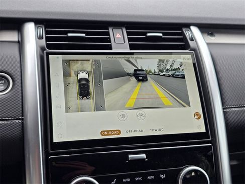 New 2025 Land Rover Discovery Dynamic SE image 13