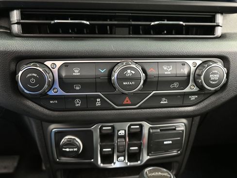 New 2026 Jeep Gladiator Sport image 17