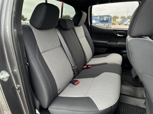 Used 2020 Toyota Tacoma TRD Sport w/ Technology Package image 28