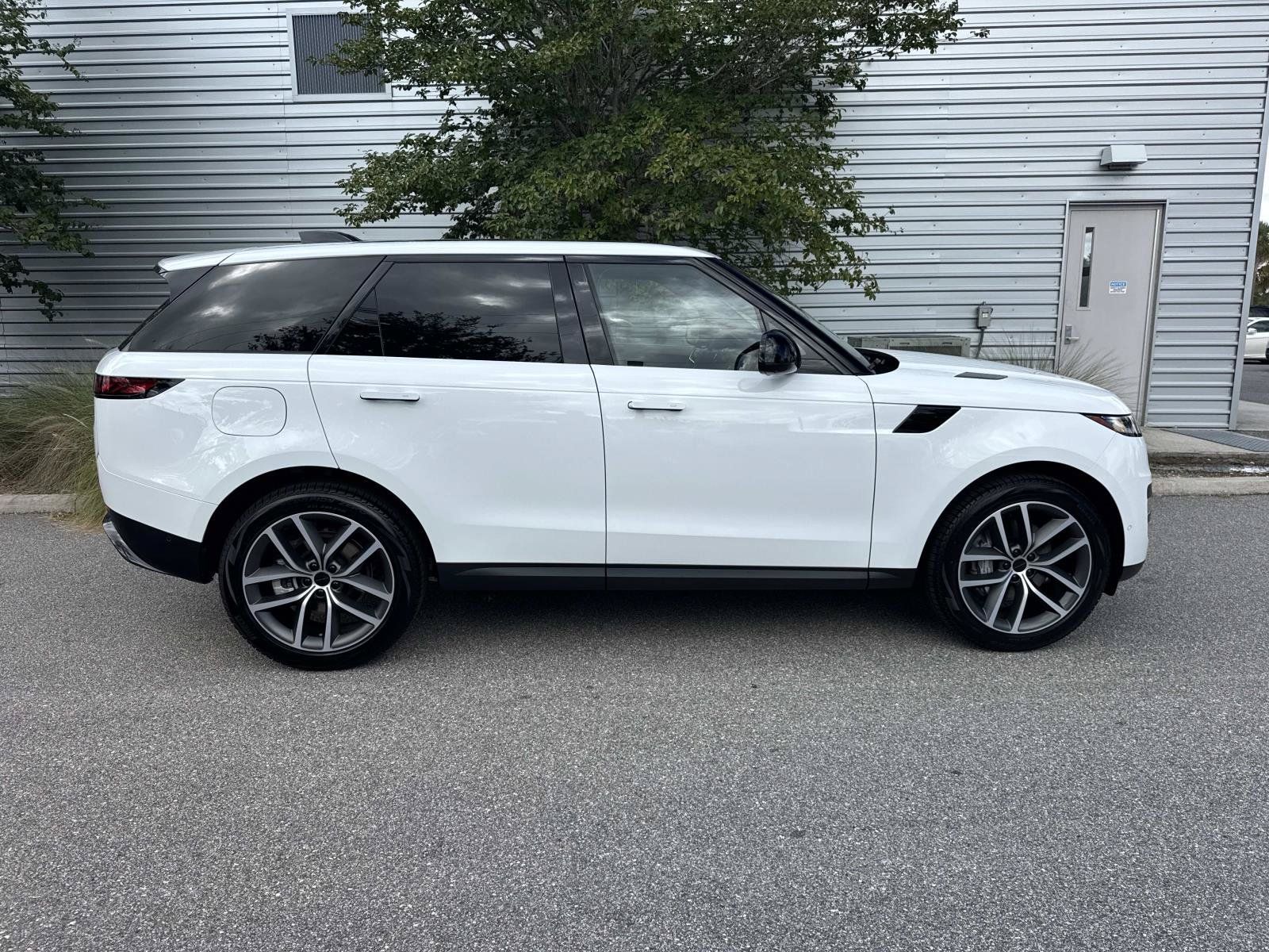 New 2027 Land Rover Range Rover Sport SE AWD/4WD image 5