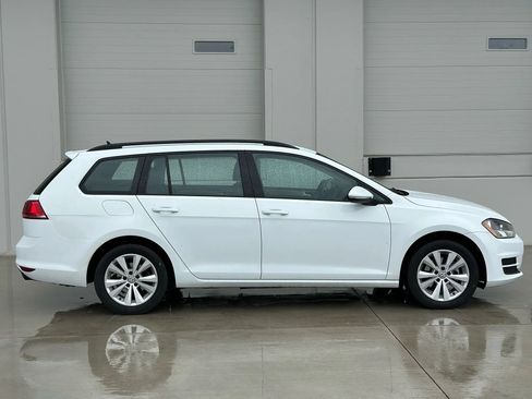 Used 2017 Volkswagen Golf S image 6