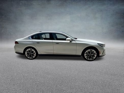 Certified 2026 BMW 530i xDrive w/ Premium Package AWD/4WD image 11