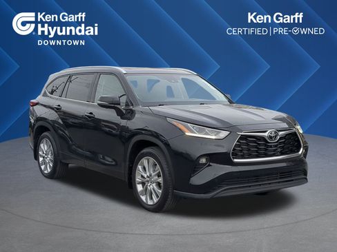 Used 2024 Toyota Highlander Limited image 1