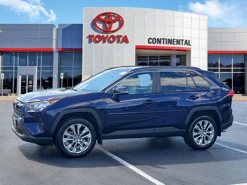 Used 2019 Toyota RAV4 XLE Premium w/ Cold Weather Package AWD/4WD image 3