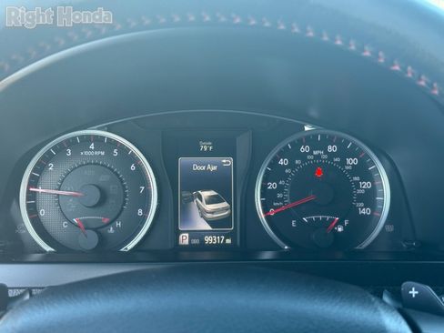 Used 2016 Toyota Camry SE image 18