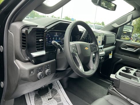 Used 2025 Chevrolet Silverado 2500 LT w/ Safety Package image 16