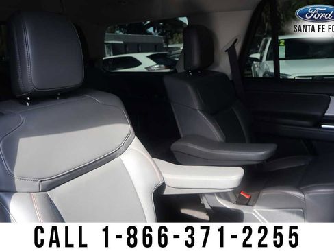Used 2025 Ford Expedition Active AWD/4WD image 33