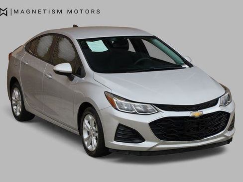 Used 2019 Chevrolet Cruze LS w/ LS Convenience Package FWD image 4