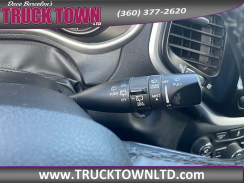 Used 2018 Jeep Cherokee Latitude Plus AWD/4WD image 22