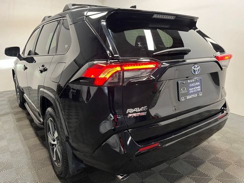 Used 2022 Toyota RAV4 SE w/ Weather & Moonroof Package AWD/4WD image 22