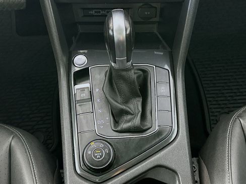 Used 2019 Volkswagen Tiguan SE AWD/4WD image 16