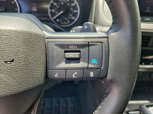 Used 2025 Nissan Rogue SV FWD image 20