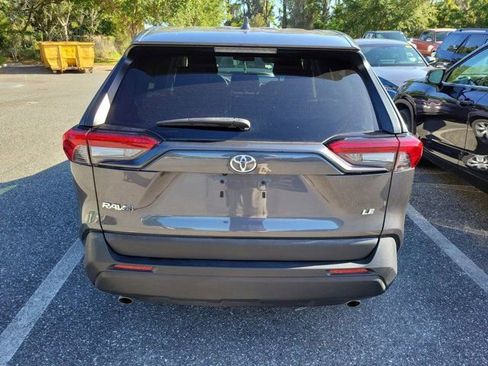 Used 2022 Toyota RAV4 LE image 5