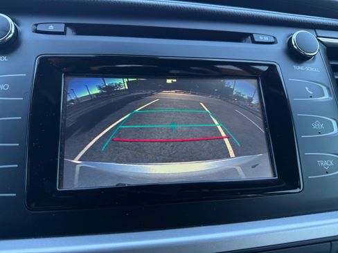 Used 2019 Toyota Highlander LE FWD image 17