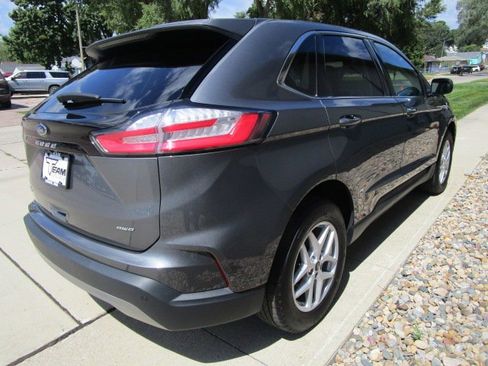 Used 2024 Ford Edge SEL image 7