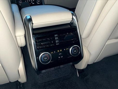 Used 2023 Land Rover Range Rover SE image 17