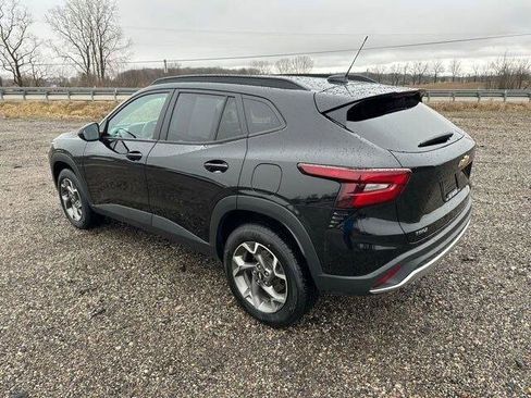 Used 2025 Chevrolet Trax LT FWD image 5