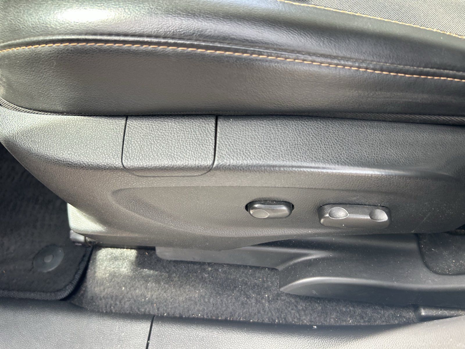 Used 2018 Chevrolet Trax LT w/ LT Convenience Package FWD image 16