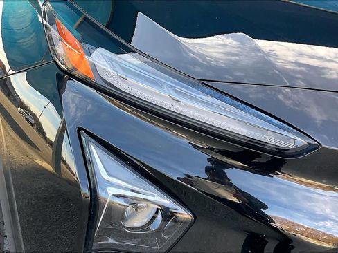 Used 2022 Chevrolet Bolt EUV Premier w/ Sun & Sound Package image 27