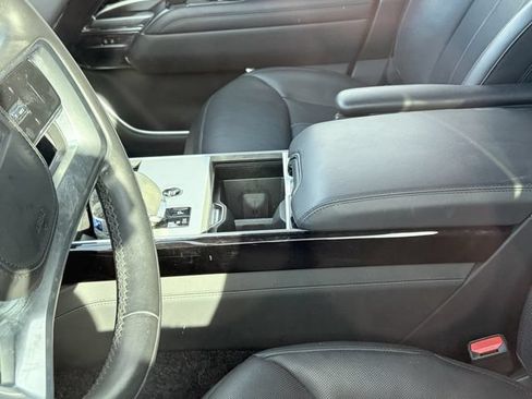 Used 2024 Land Rover Range Rover Long Wheelbase SE AWD/4WD image 8