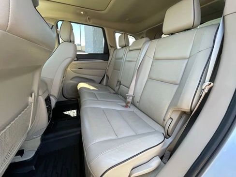 Used 2021 Jeep Grand Cherokee Overland AWD/4WD image 28