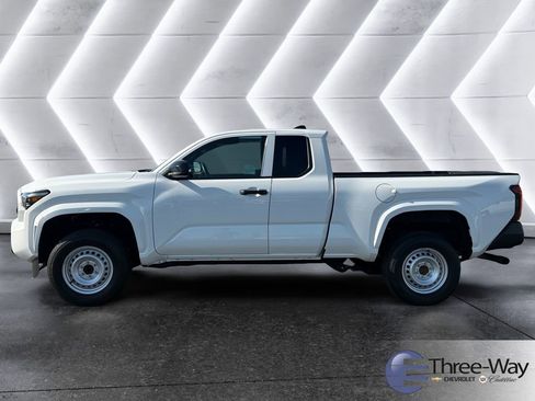 Used 2024 Toyota Tacoma SR image 2