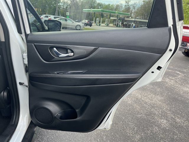 Used 2018 Nissan Rogue SV AWD/4WD image 29
