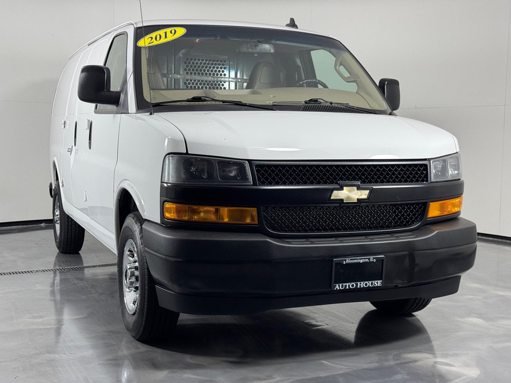 Used 2019 Chevrolet Express 2500 w/ Driver Convenience Package RWD image 3
