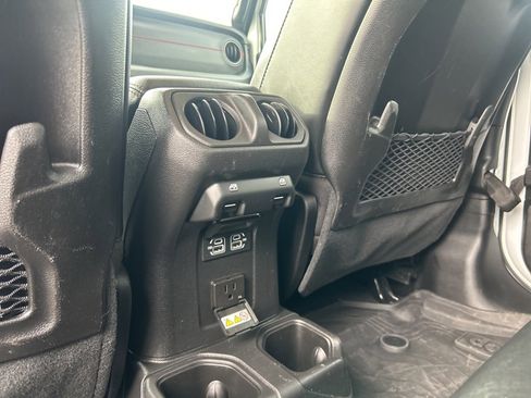 Certified 2024 Jeep Gladiator Rubicon w/ Convenience Group image 13