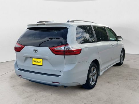 Used 2018 Toyota Sienna LE FWD image 5