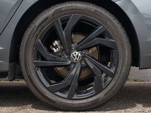 Used 2025 Volkswagen Jetta SE w/ Sunroof Package FWD image 12