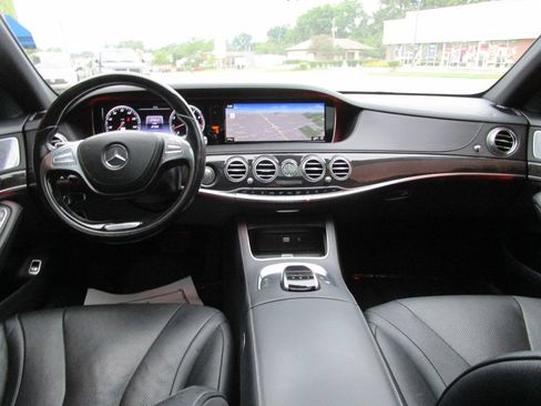 Used 2017 Mercedes-Benz S 550 4MATIC Sedan image 2