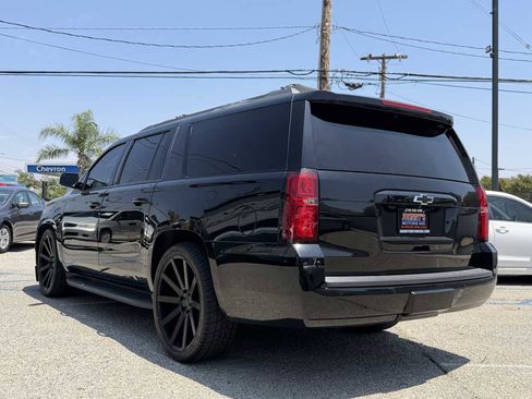 Used 2018 Chevrolet Suburban LS RWD image 21