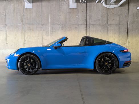Certified 2022 Porsche 911 Targa 4S AWD/4WD image 2