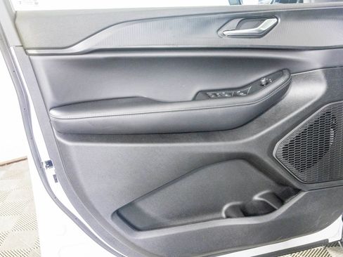 New 2025 Jeep Grand Cherokee L Altitude image 14