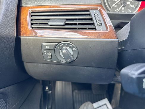 Used 2010 BMW 528i Sedan image 17