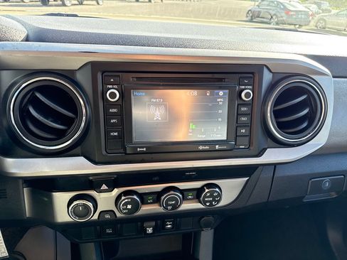 Used 2019 Toyota Tacoma SR5 AWD/4WD image 21