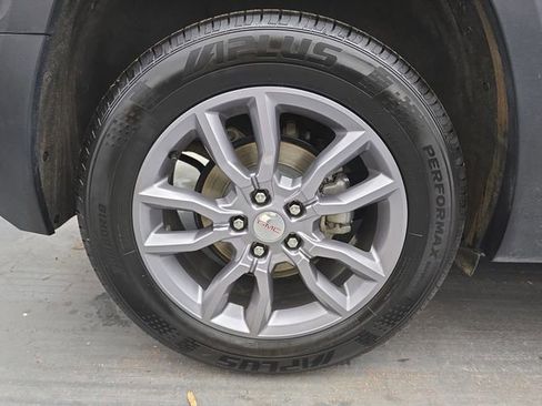 Used 2024 GMC Terrain SLT image 20