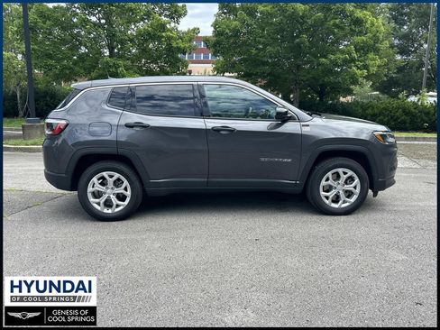 Used 2024 Jeep Compass Sport AWD/4WD image 8