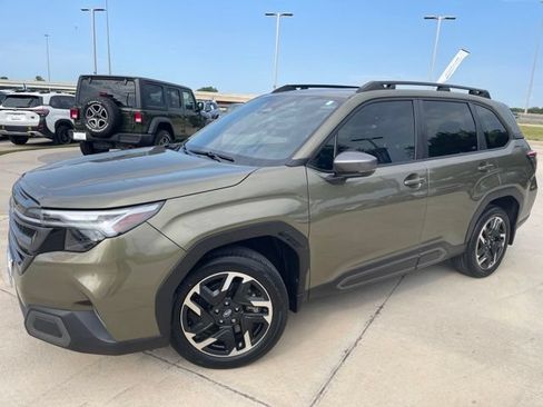 Used 2025 Subaru Forester Limited AWD/4WD image 7
