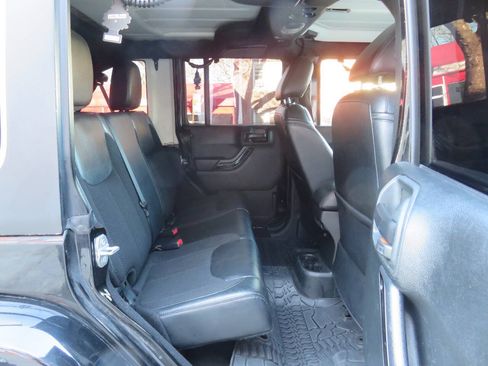 Used 2017 Jeep Wrangler Unlimited Sahara AWD/4WD image 24
