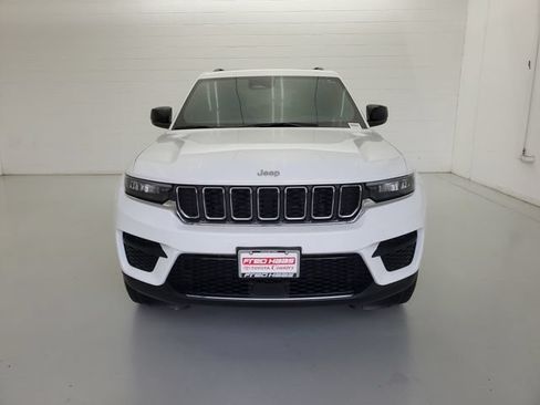 Used 2025 Jeep Grand Cherokee Laredo X RWD image 3
