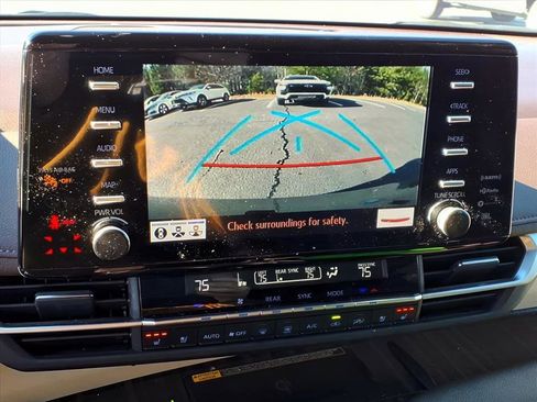 Certified 2024 Toyota Sienna Platinum image 21